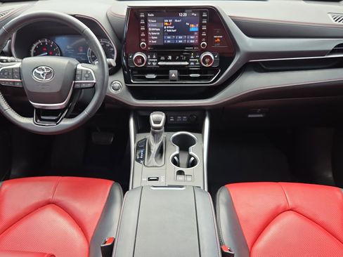 Used 2022 Toyota Highlander XSE FWD image 16