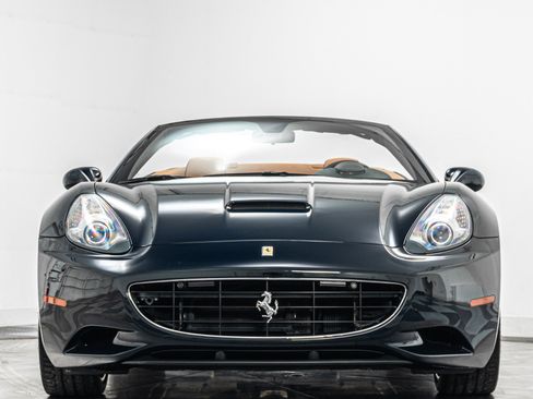 Used 2010 Ferrari California RWD image 4