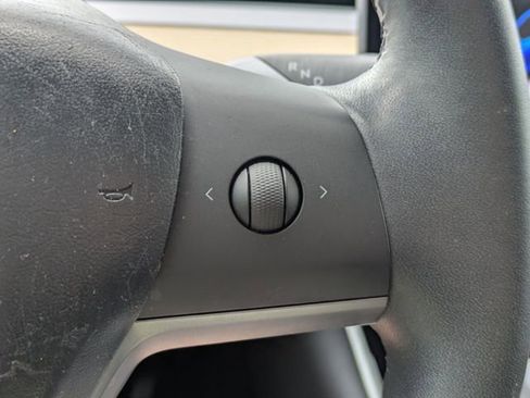 Used 2020 Tesla Model Y Long Range image 28