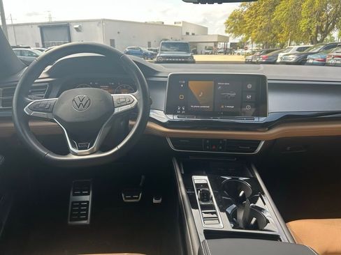 Certified 2024 Volkswagen Atlas Cross Sport SEL R-Line image 54