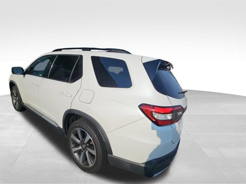 Used 2023 Honda Pilot Touring image 10