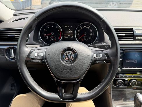 Used 2018 Volkswagen Passat 2.0T SE FWD image 25