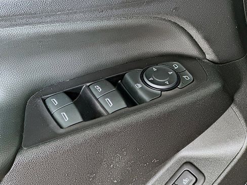 Used 2018 Chevrolet Equinox Premier image 18