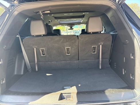 Used 2022 Chevrolet Traverse Premier w/ LPO, Cargo Package FWD image 21