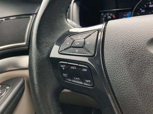 Used 2018 Ford Explorer XLT w/ Equipment Group 202A FWD image 12