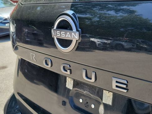 Used 2024 Nissan Rogue SV FWD image 8