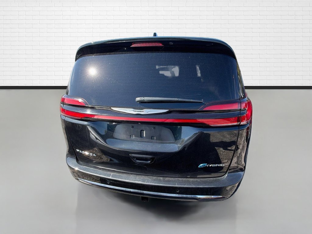Used 2023 Chrysler Pacifica Touring-L FWD image 8