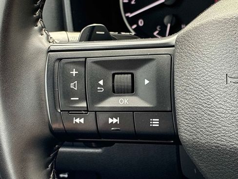 Used 2025 Nissan Rogue SV AWD/4WD image 24