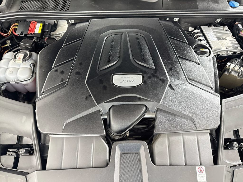 Used 2021 Porsche Cayenne AWD/4WD image 32