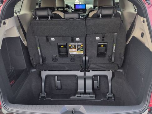 Certified 2026 Toyota Sienna Limited FWD image 27