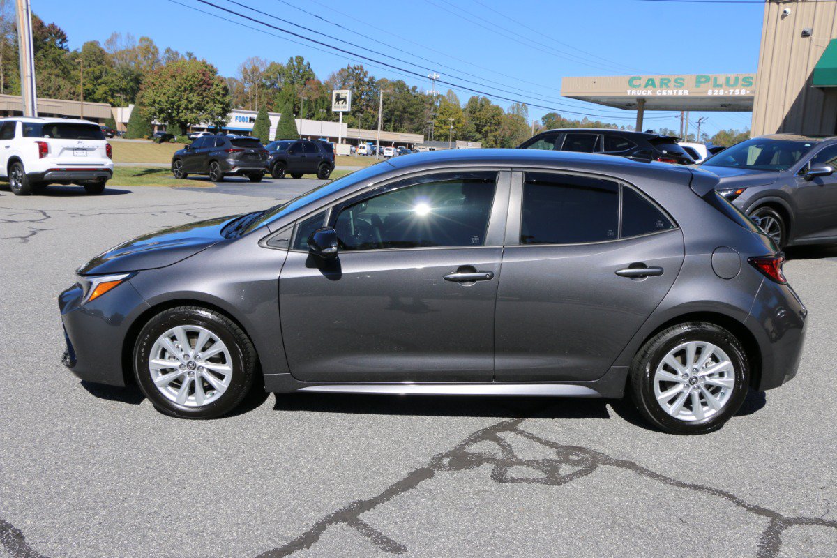Used 2026 Toyota Corolla SE FWD image 2
