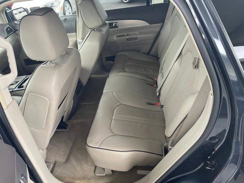 Used 2013 Lincoln MKX FWD image 4