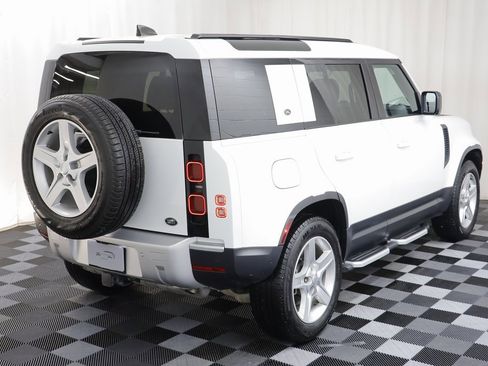 Used 2023 Land Rover Defender 110 SE image 18