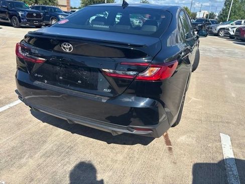 Used 2025 Toyota Camry SE w/ Convenience Package FWD image 3