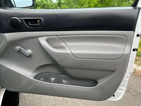 Used 2014 Toyota Tacoma 4x4 Regular Cab image 10