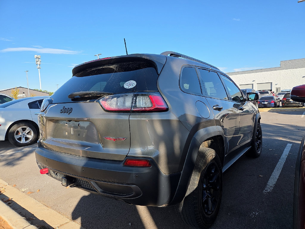 Used 2019 Jeep Cherokee Trailhawk w/ Cold Weather Group AWD/4WD image 3