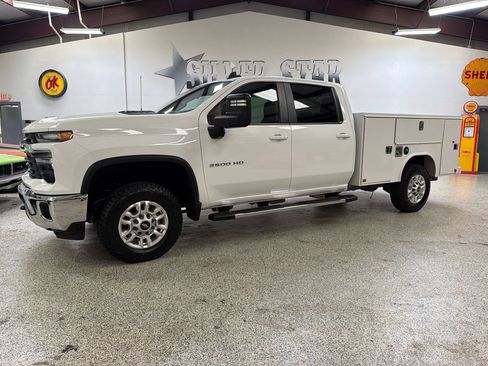 Used 2024 Chevrolet Silverado 2500 LT w/ Convenience Package AWD/4WD image 1