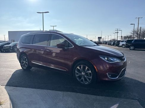 Used 2017 Chrysler Pacifica Touring-L Plus w/ Advanced Safetytec Group image 9