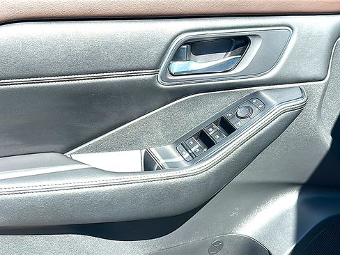 Used 2021 Nissan Rogue SV w/ Premium Package FWD image 17