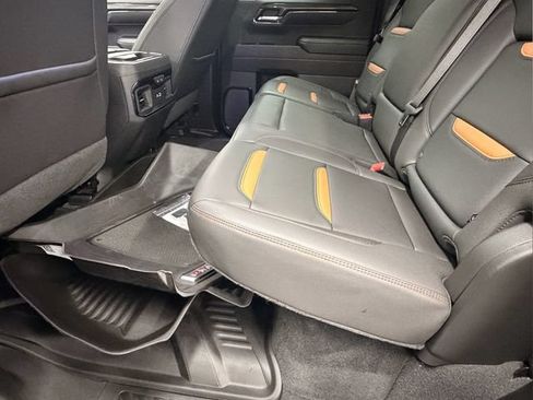 Used 2024 GMC Sierra 1500 AT4 w/ Technology Package AWD/4WD image 17