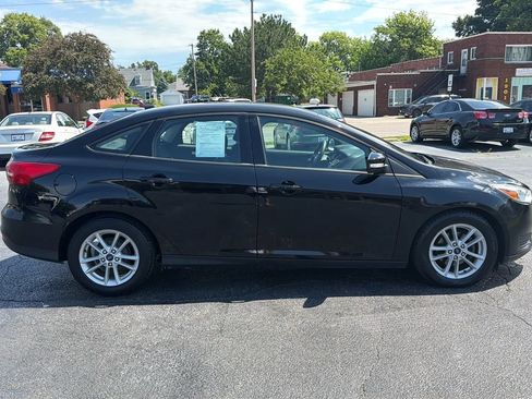 Used 2017 Ford Focus SE FWD image 4