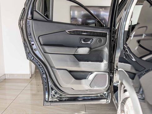 Used 2025 Honda Pilot Elite image 35