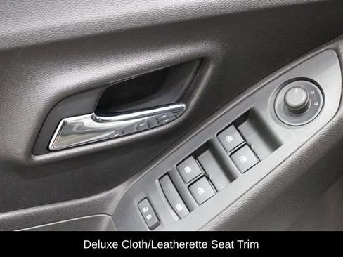 Used 2019 Chevrolet Trax LT w/ LT Convenience Package image 20