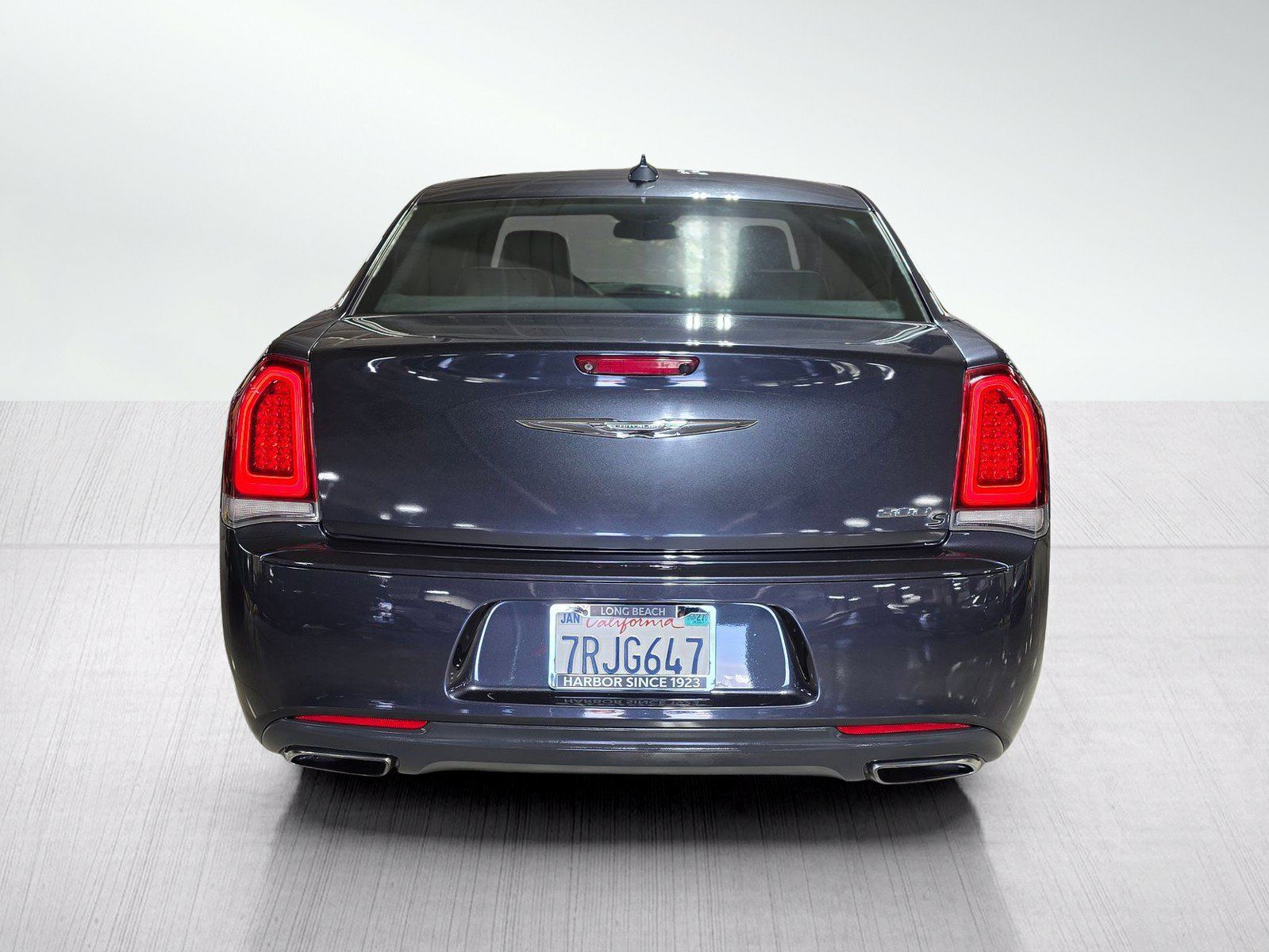 Used 2015 Chrysler 300 S RWD image 6