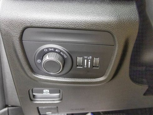 New 2025 Jeep Grand Cherokee Altitude image 24