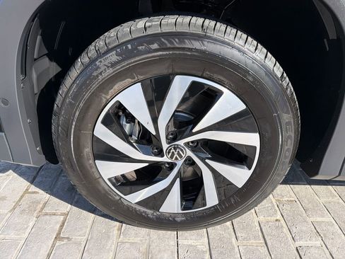 Used 2025 Volkswagen Tiguan S image 26