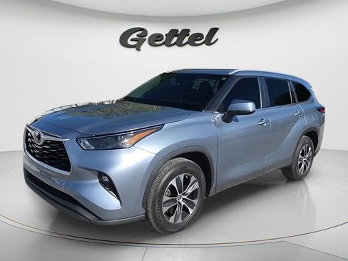 Used 2023 Toyota Highlander XLE image 1