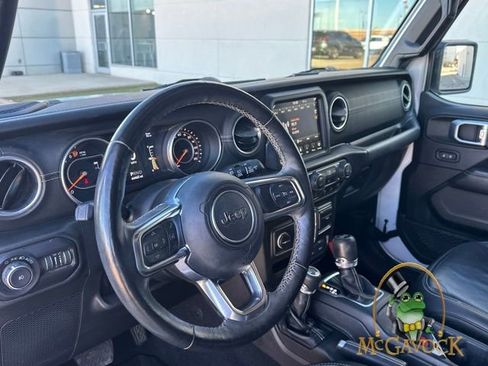 Used 2018 Jeep Wrangler Unlimited Sahara image 10