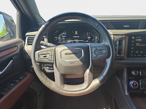 Used 2023 GMC Yukon Denali Ultimate AWD/4WD image 11