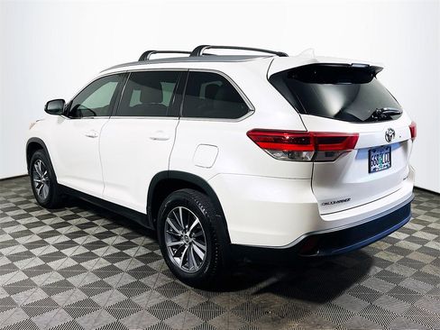 Certified 2019 Toyota Highlander XLE image 6