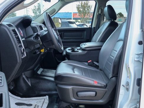 Used 2022 RAM 1500 Tradesman w/ Chrome Appearance Group image 7