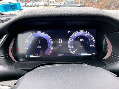 Used 2024 Jeep Grand Cherokee Limited image 23