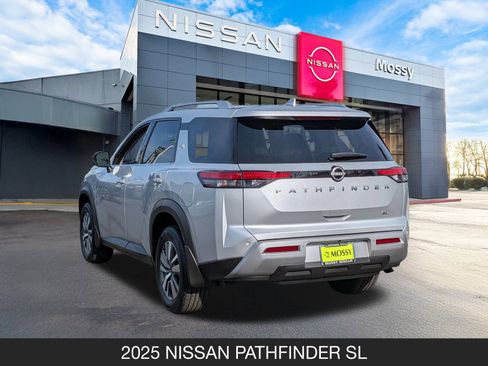 New 2025 Nissan Pathfinder SL image 7