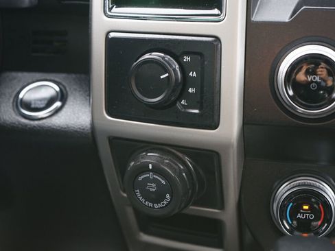 Used 2019 Ford F150 Lariat w/ Equipment Group 502A Luxury image 23