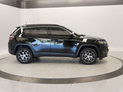 Certified 2024 Jeep Compass Limited image 8