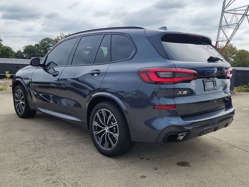 Used 2022 BMW X5 xDrive40i w/ M Sport Package image 3