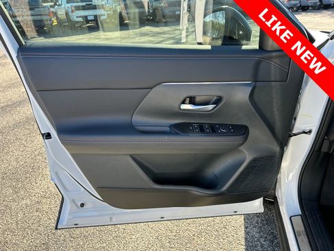 Used 2026 Nissan Kicks SR w/ Illumination Package image 10