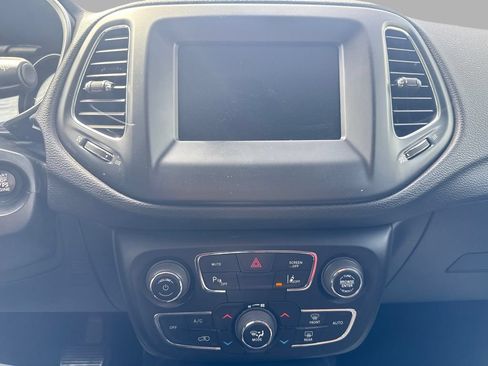 Used 2020 Jeep Compass Latitude w/ Advanced Safety Group FWD image 17