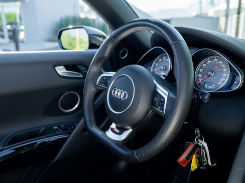 Used 2014 Audi R8 V8 image 42