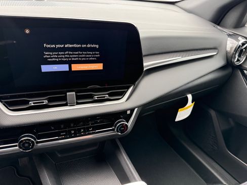 New 2026 Chevrolet Equinox LT w/ Safety and Technology Package FWD image 12