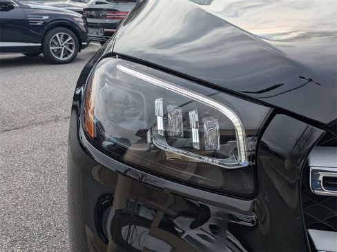 Used 2021 Mercedes-Benz GLS 580 4MATIC image 10
