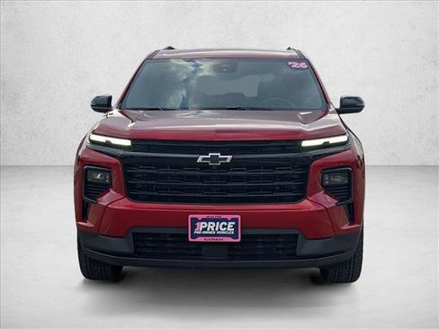 Used 2026 Chevrolet Traverse LT w/ Midnight/Sport Edition image 2