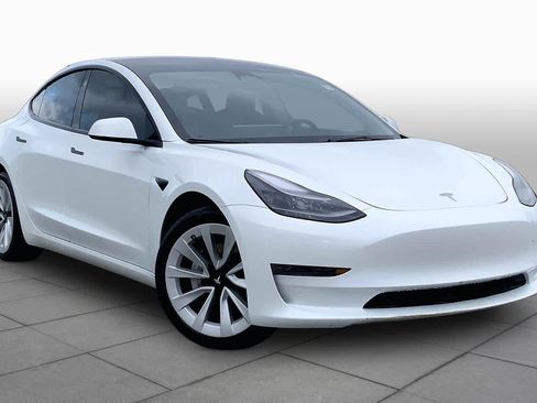 Used 2023 Tesla Model 3 Standard Range RWD image 2