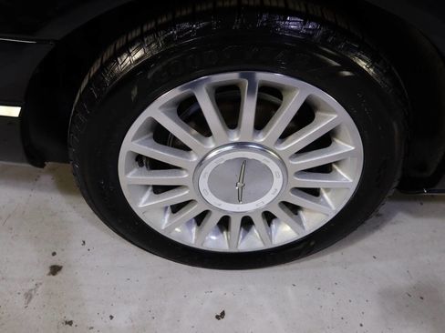 Used 2004 Ford Thunderbird Deluxe image 30