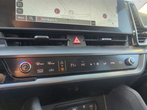 Used 2025 Kia Sportage EX AWD/4WD image 19