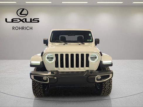 Used 2020 Jeep Gladiator Overland image 2